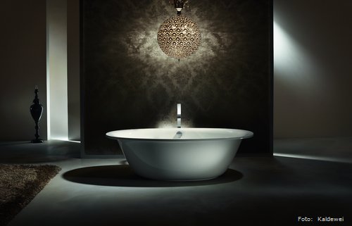 Die extravaganten Konturen der freistehenden Badewanne Ellipso Duo Oval sprechen nicht nur Liebhaber exklusiver Badezimmergestaltung an, sondern überzeugen auch internationale Juroren. Die freistehende Badewanne wurde mitdem red dot award und mit dem IF design award ausgezeichnet. Die extravaganten Konturen der freistehenden Badewanne Ellipso Duo Oval sprechen nicht nur Liebhaber exklusiver Badezimmergestaltung an, sondern überzeugen auch internationale Juroren. Die freistehende Badewanne wurde mitdem red dot award und mit dem IF design award ausgezeichnet.